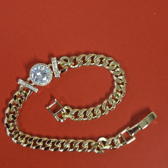 Pretty Bird Jewelry Jewelry - 18k Gold Plated Crystal Bracelet